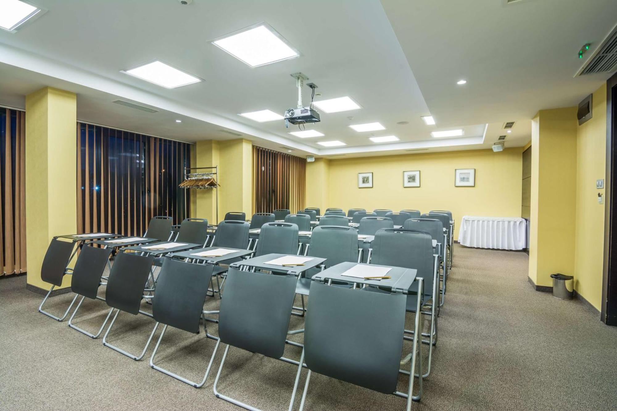 Best Western Plus Olives City Hotel - Free Pool & Parking Σόφια Εξωτερικό φωτογραφία